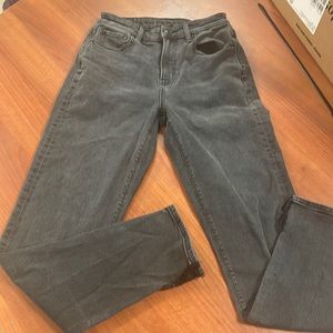 American Eagle mom jean